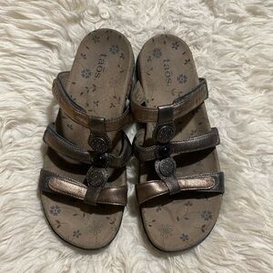 Taos Womens Prize Slides Sandals Metallic‎ Leather Medallions Size 7
